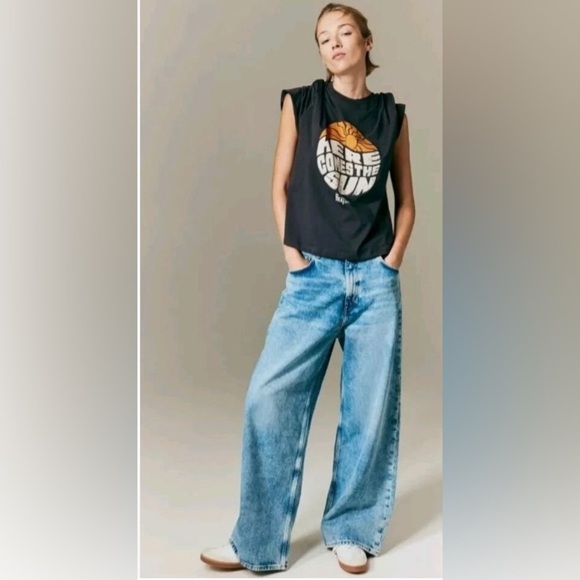 H&M | “Here Comes the Sun” The Beatles Tee - Picture 1 of 10